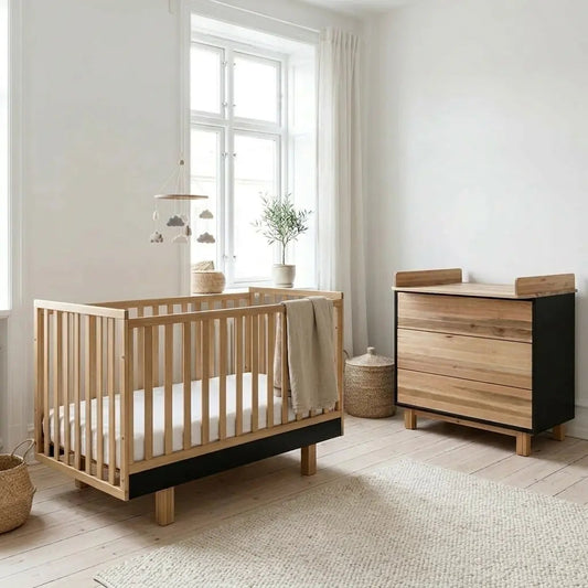 Mitwachsendes Kinderbett 70x140 cm im modernen Kinderzimmer aus Holz