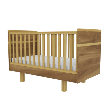VILHA Babybett 70x140 cm in Eiche Castello mit Naturholz-Gitterstäben und höhenverstellbarem Lattenrost