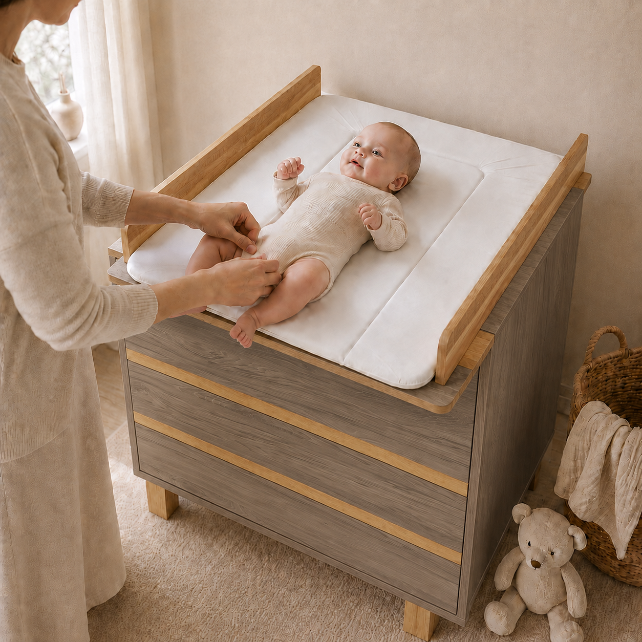 VILHA Wickelkommode Dunkelhickory mit Wickelauflage – Baby wird komfortabel auf der Wickelfläche gewickelt